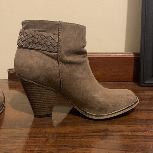 Mia Leather Tan Brown Ankle Tassel Side Zip Bootie - Picture 4 of 7